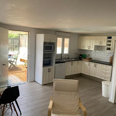 Casa Contener إِستيبونا